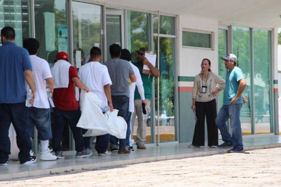 Detectan inusual cifra de deportaciones de EE UU a México previo a redadas