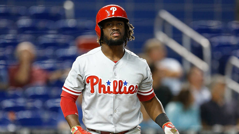 MLB suspendió a Odúbel Herrera el resto de 2019 por violencia doméstica