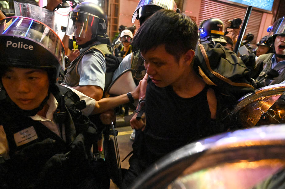 policia-reprimio-manifestantes-hong-kong-luego-protesta-masiva_287723.jpg