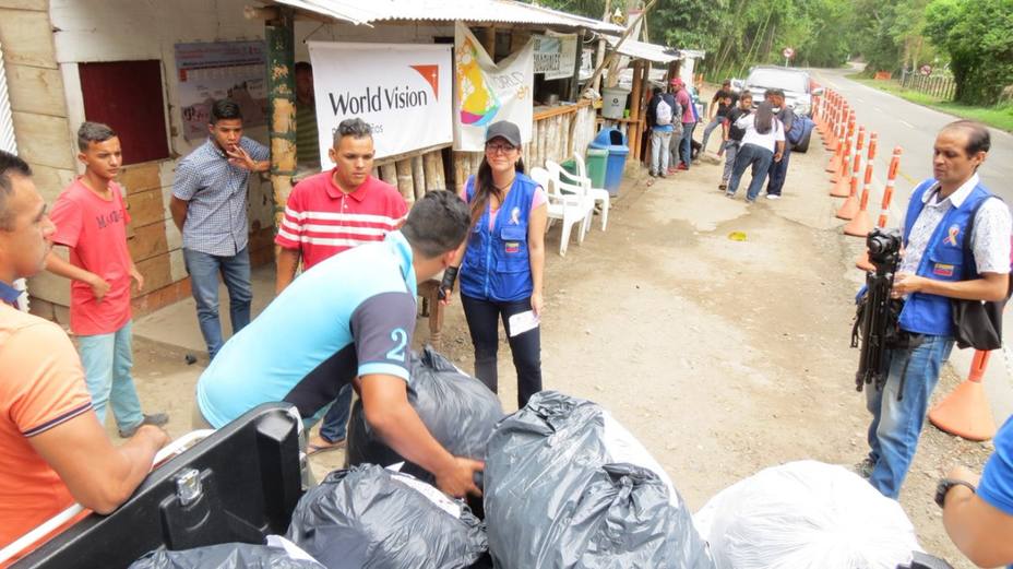 representantes-venezuela-colombia-entregaron-ropa-connacionales_288172.jpg