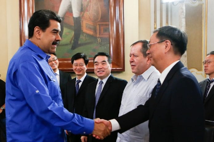 Maduro afianza lazos con China en medio de tensión con EE UU