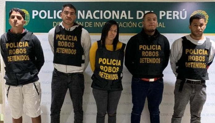 Cinco venezolanos detenidos por ejecutar atracos a turistas en Perú