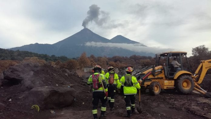 Reanudan búsqueda de cuerpos a 14 meses de la erupción del volcán de Fuego en Guatemala