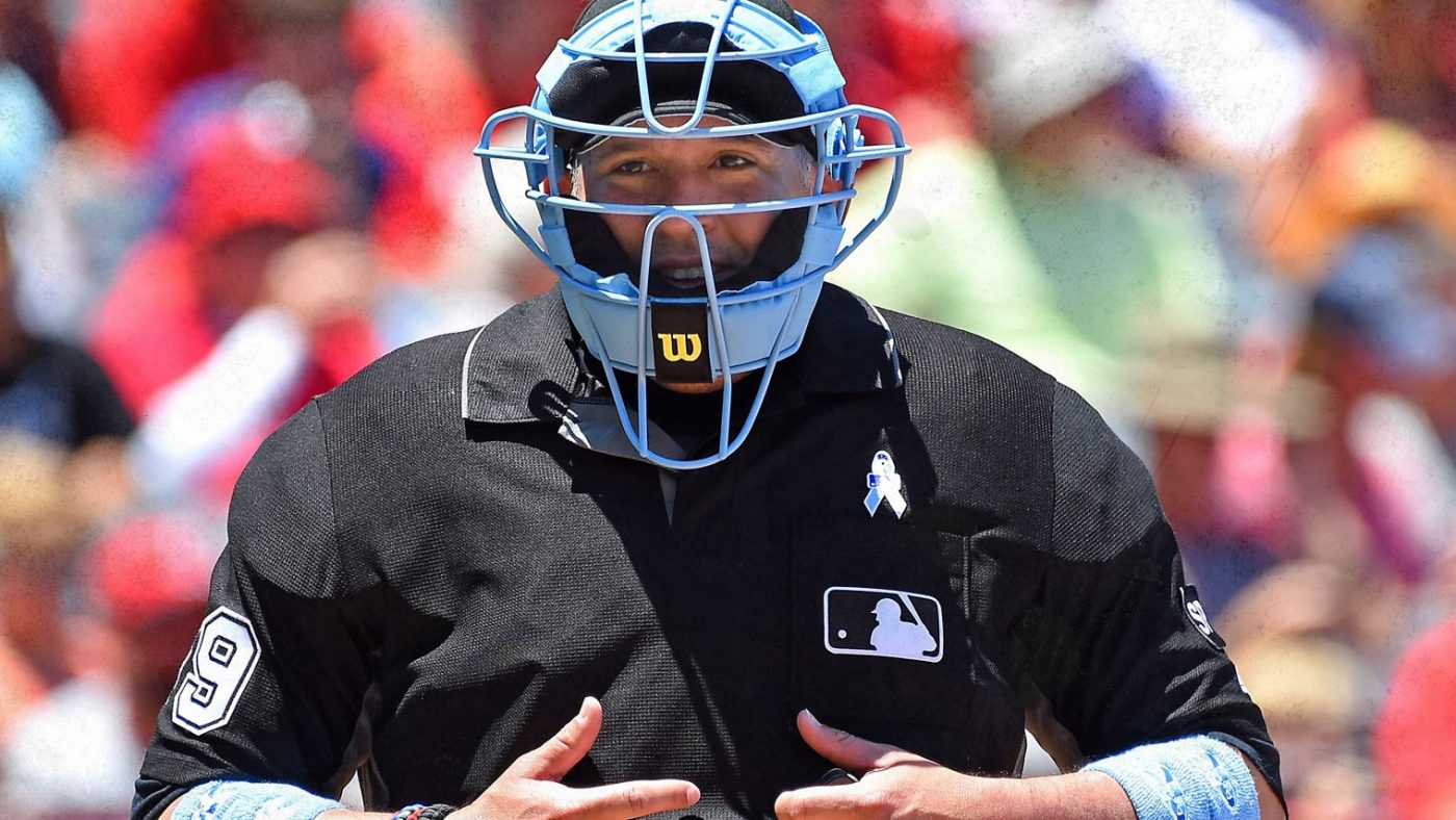 Manuel González comienza como chief umpire en las Series de Campeonato - El  Emergente