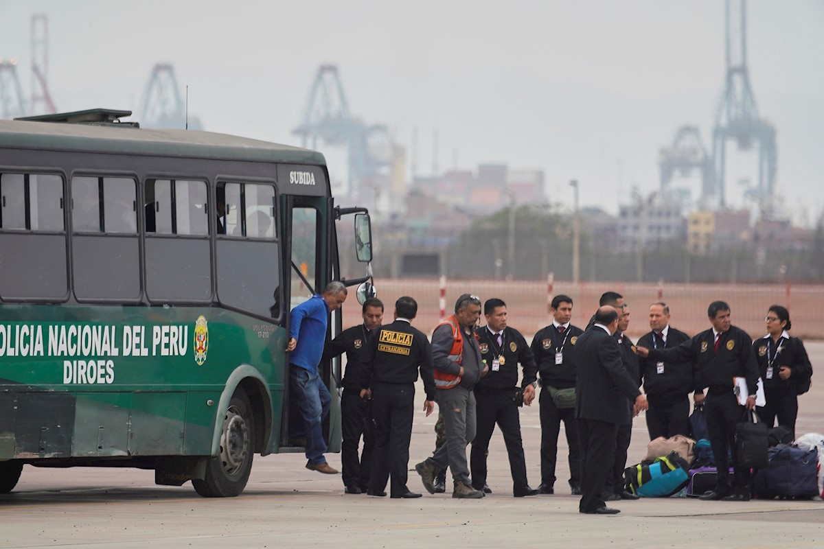 Expulsan de Perú a 45 venezolanos con antecedentes penales