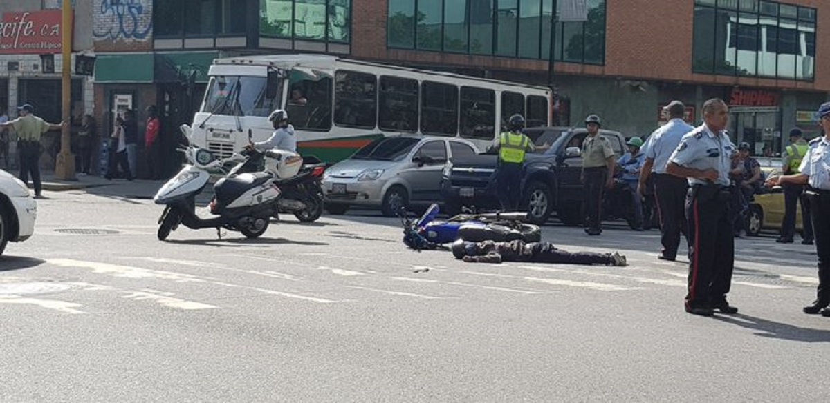 Polichacao mató a dos hombres que intentaron robarlo en la avenida Libertador