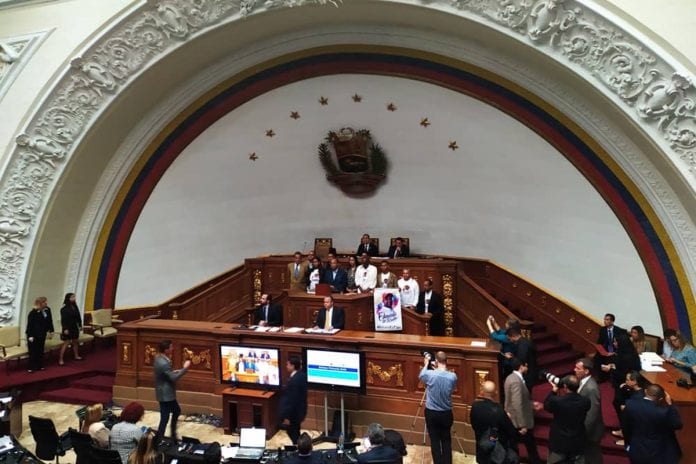 Familiares de Edmundo Rada en la Asamblea Nacional