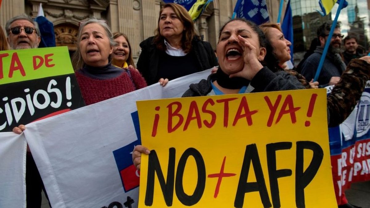 Diez puntos para entender el sistema de pensiones que rechazan los chilenos