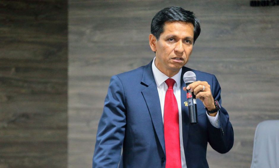 Perú: Ministro Meléndez renunció teniendo menos de un mes en el cargo