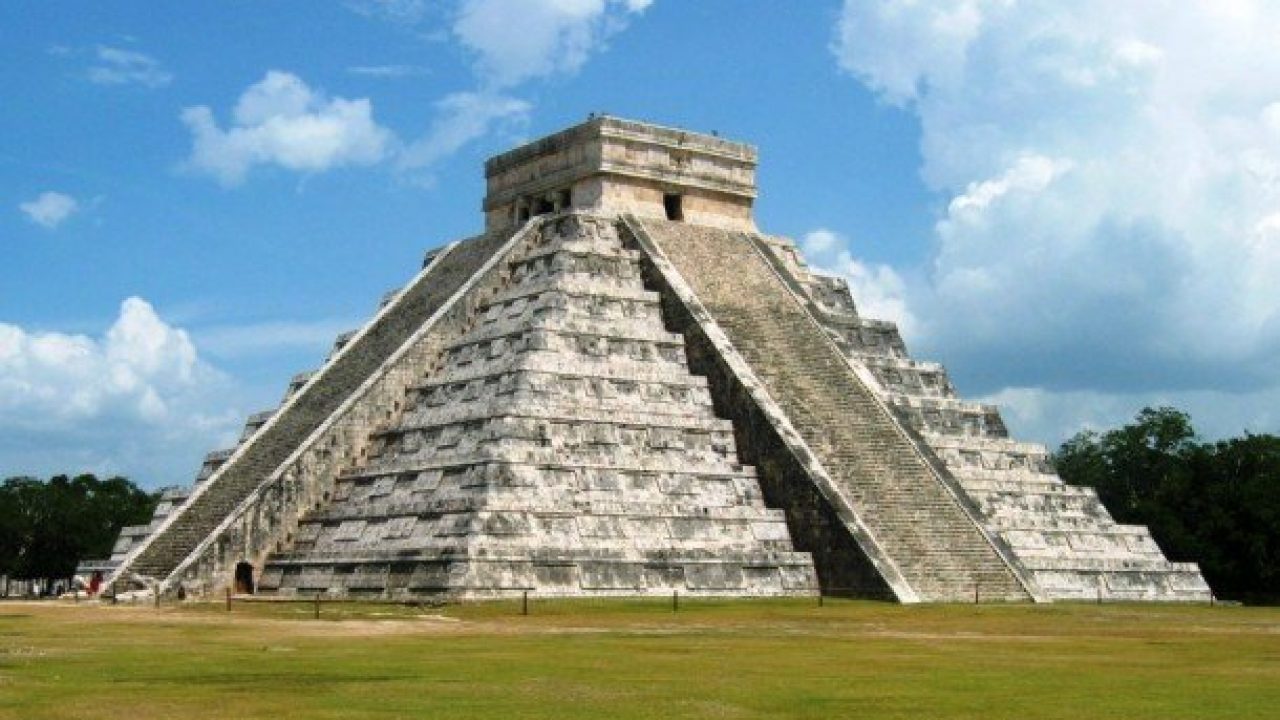 La Serpiente Lunar llega al Castillo de Chichén Itzá en México