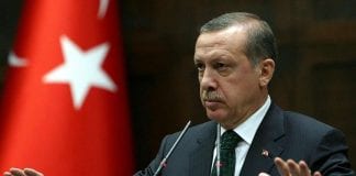 Turquía deja ambigua su decisión de cerrar el Bósforo a navíos militares