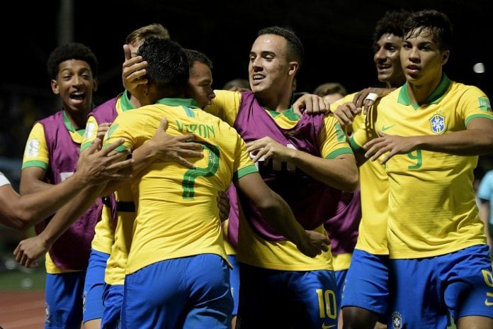 Brasil pasa a octavos de final