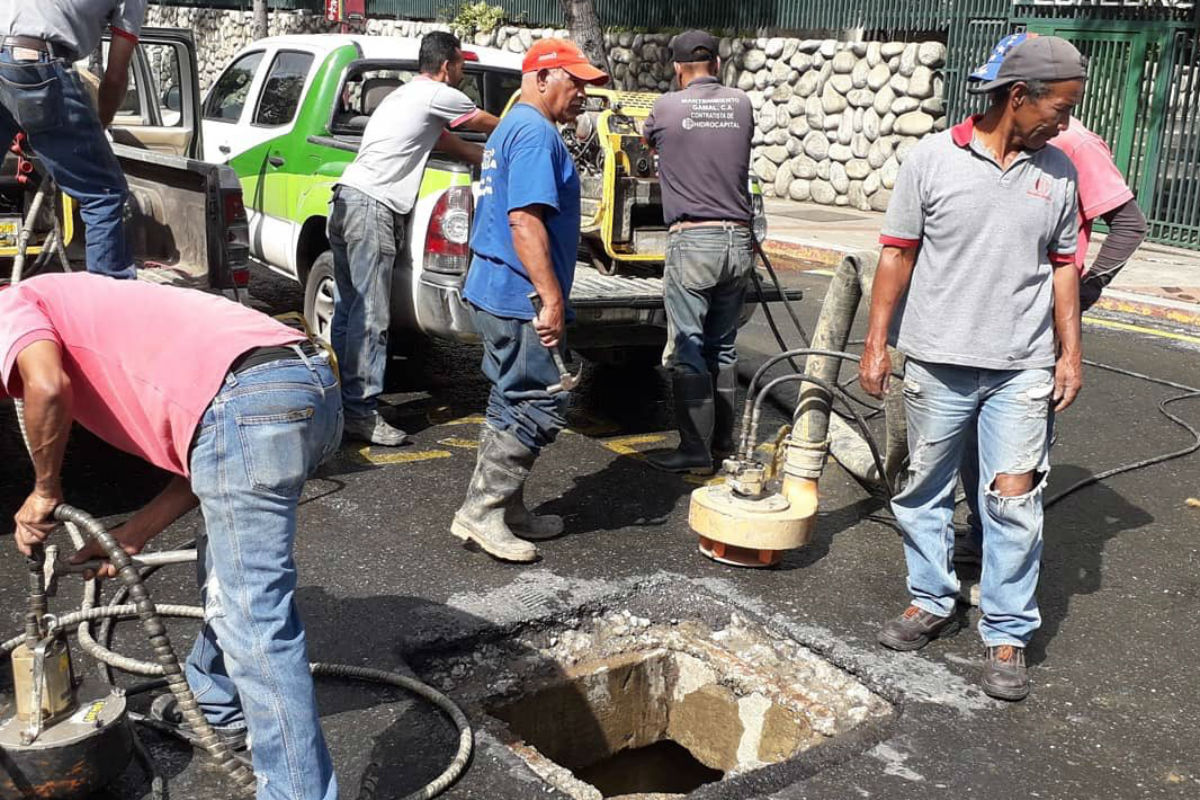 Esperan que baje la presión del agua para restituir el servicio en El Cafetal tras avería