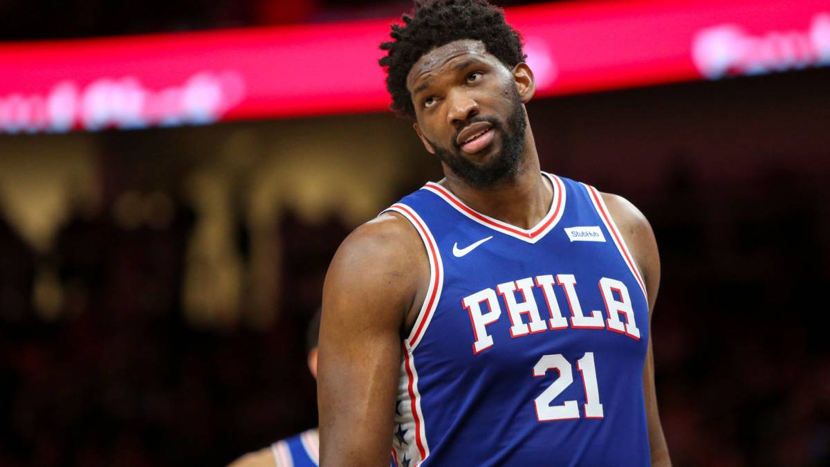 Joel Embiid dejó atrás el pasado para guiar triunfo de los 76ers de Filadelfia