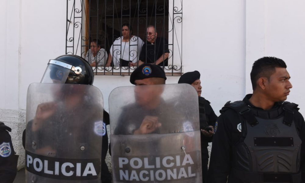 Policía de Nicaragua encerró a un párroco con mal crónico en su propio templo