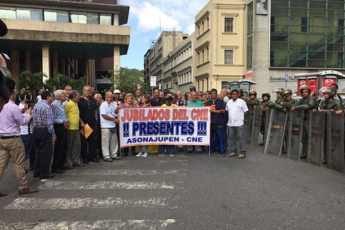 Protesta de jubilados del CNE