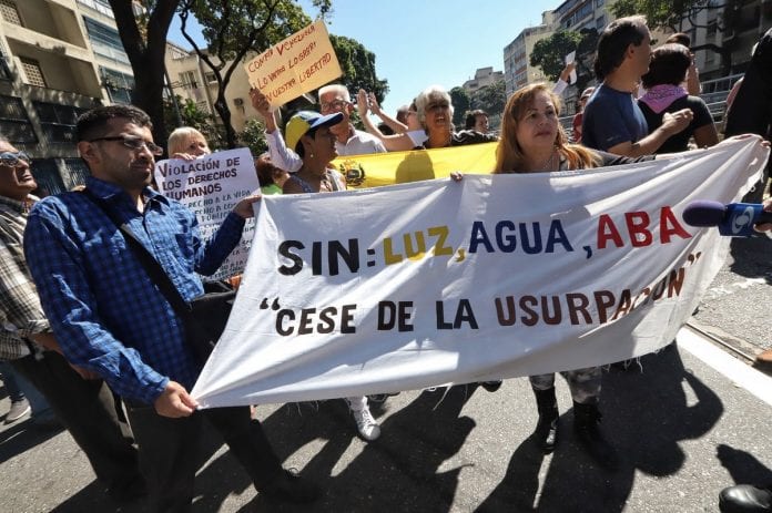 Protesta de opositores en la avenida Libertador, llamado de Juan Guaidó