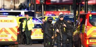 Cerca del Puente de Londres, en el que un hombre armado con un cuchillo atacó a varias personas y fue abatido por la policía, este viernes 29 de noviembre de 2019