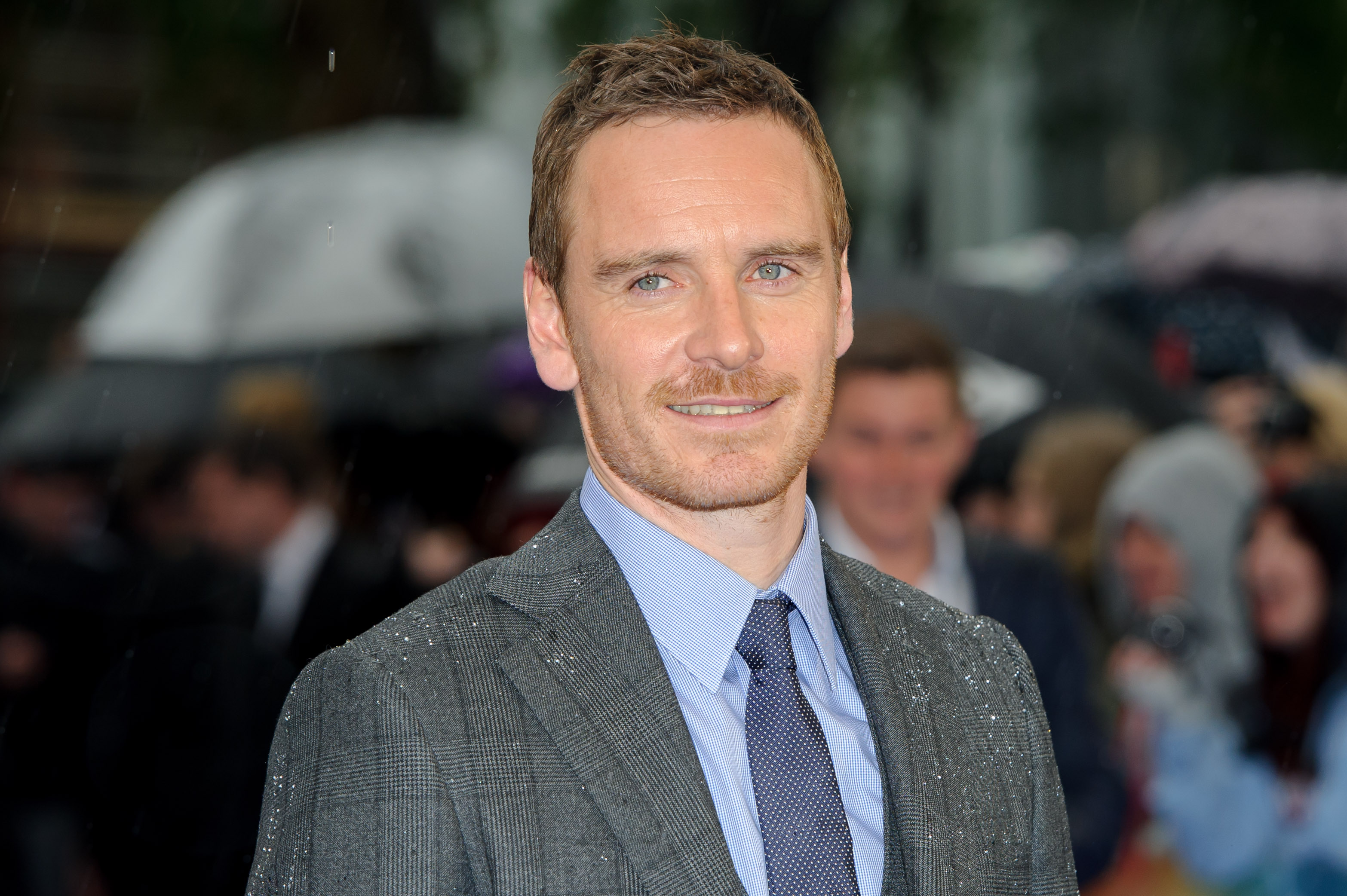 Michael Fassbender, un entrenador de fútbol en el nuevo filme de Taika Waititi