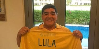 Maradona con camisa de lula