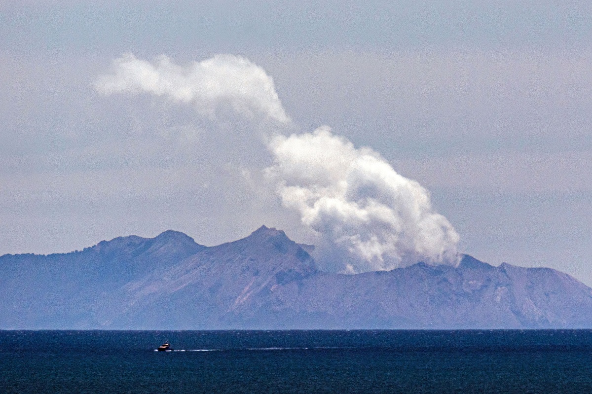 Ascienden a 16 los muertos por erupción de volcán en Nueva Zelanda