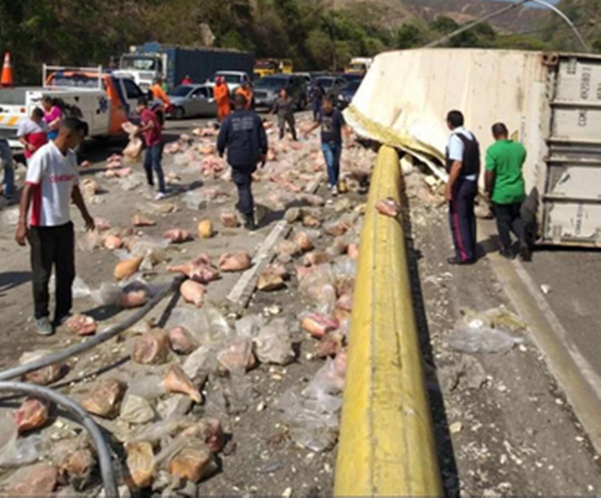 Cuatro personas murieron en accidente de un camión que trasladaba perniles de los CLAP