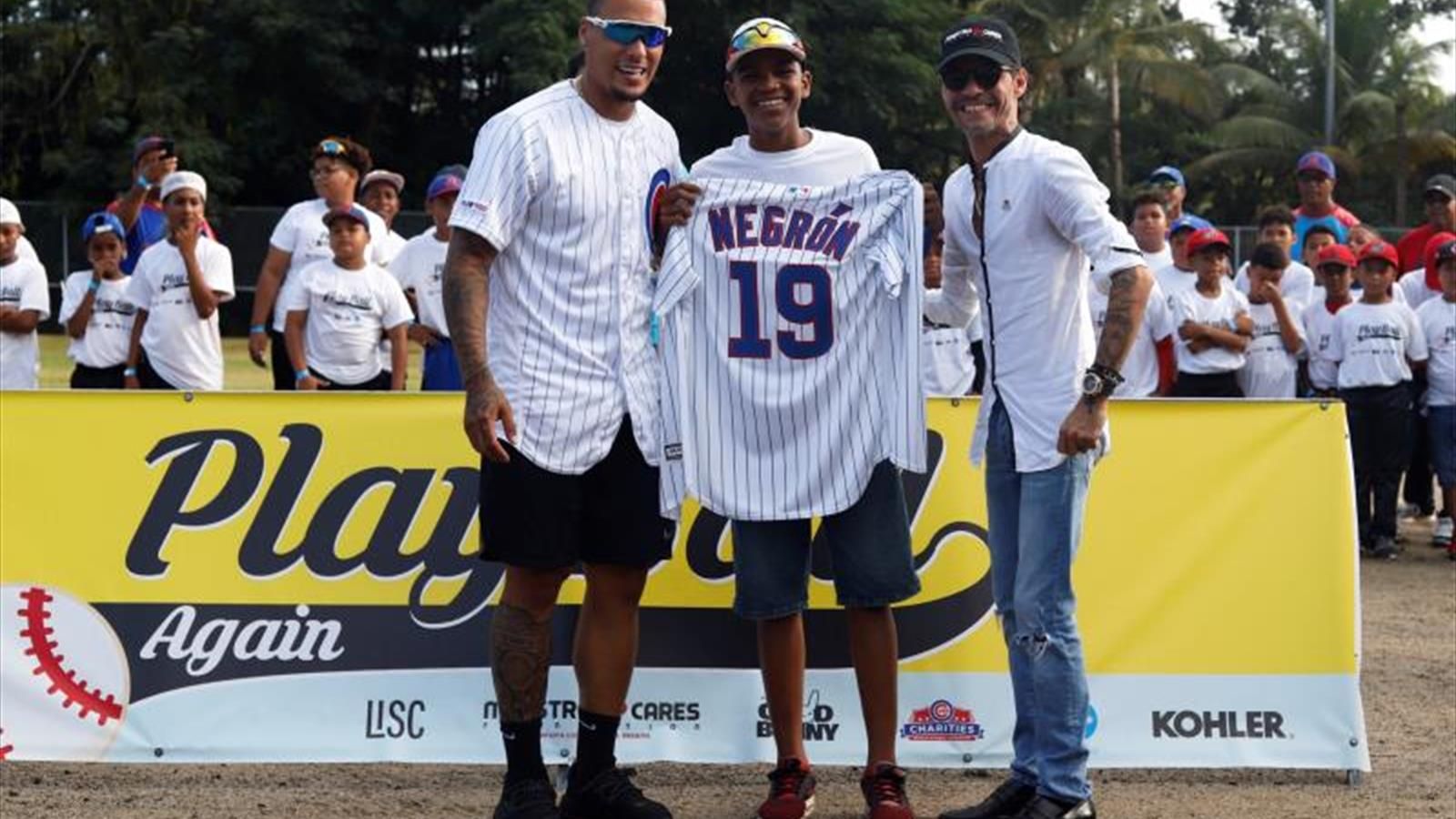 Marc Anthony y Javier Báez reinauguran campo de beisbol en Puerto Rico