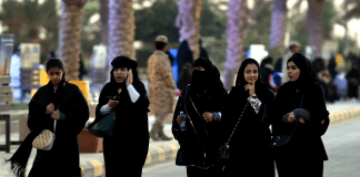Arabia-Saudita-mujeres-restaurantes