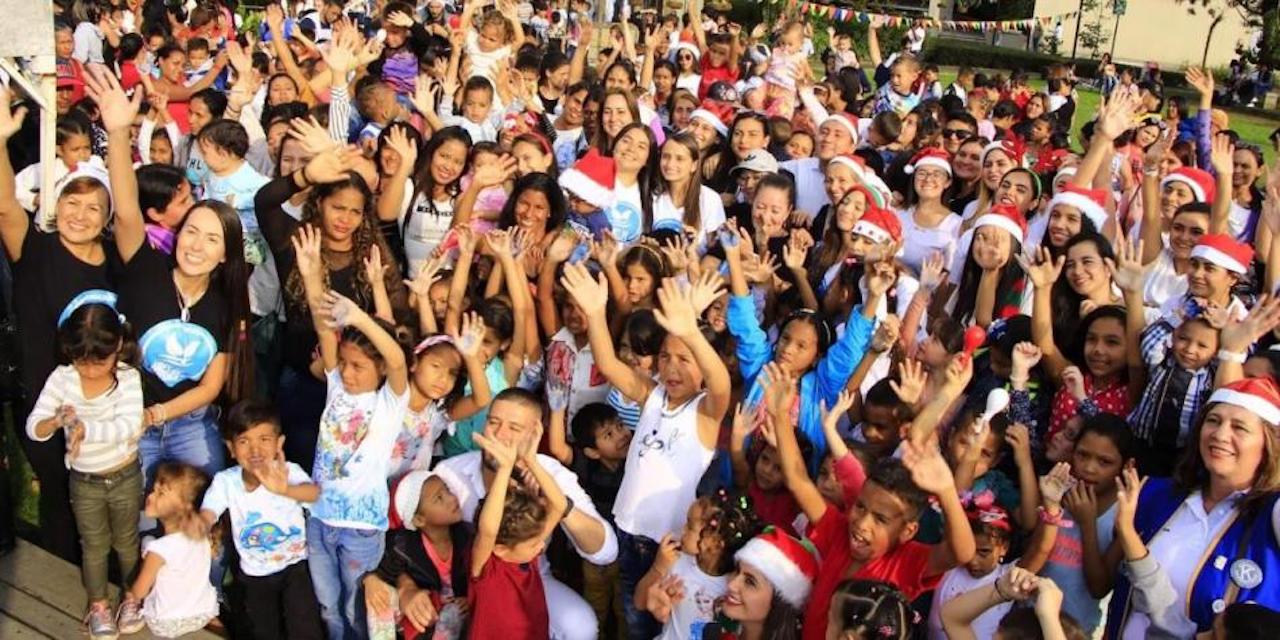 Niños venezolanos en Colombia navidad