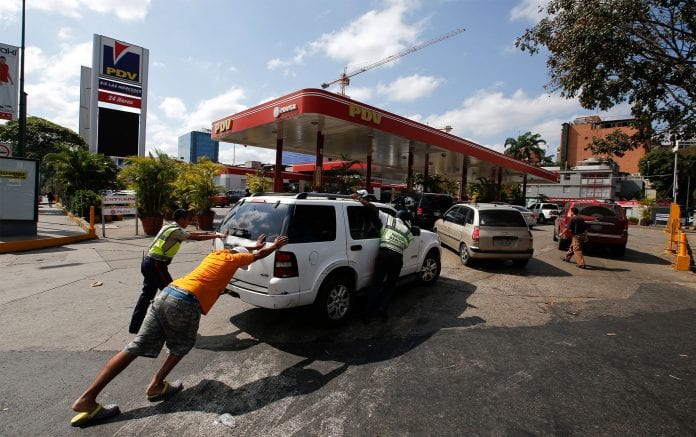 Varios estados del país siguen afectados por falta de gasolina