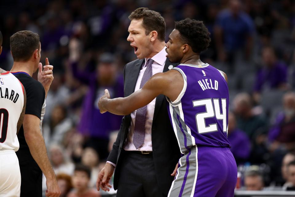 Retiran demanda en contra de entrenador de los Kings