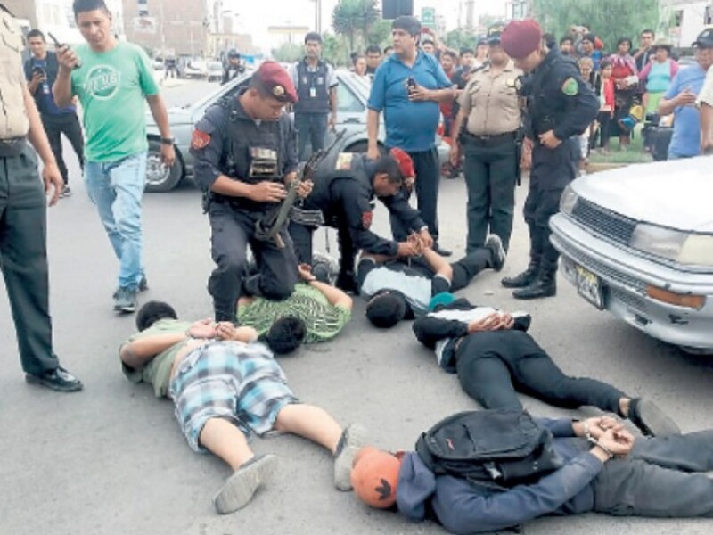 Dos venezolanos detenidos por intentar robar una tienda en Perú