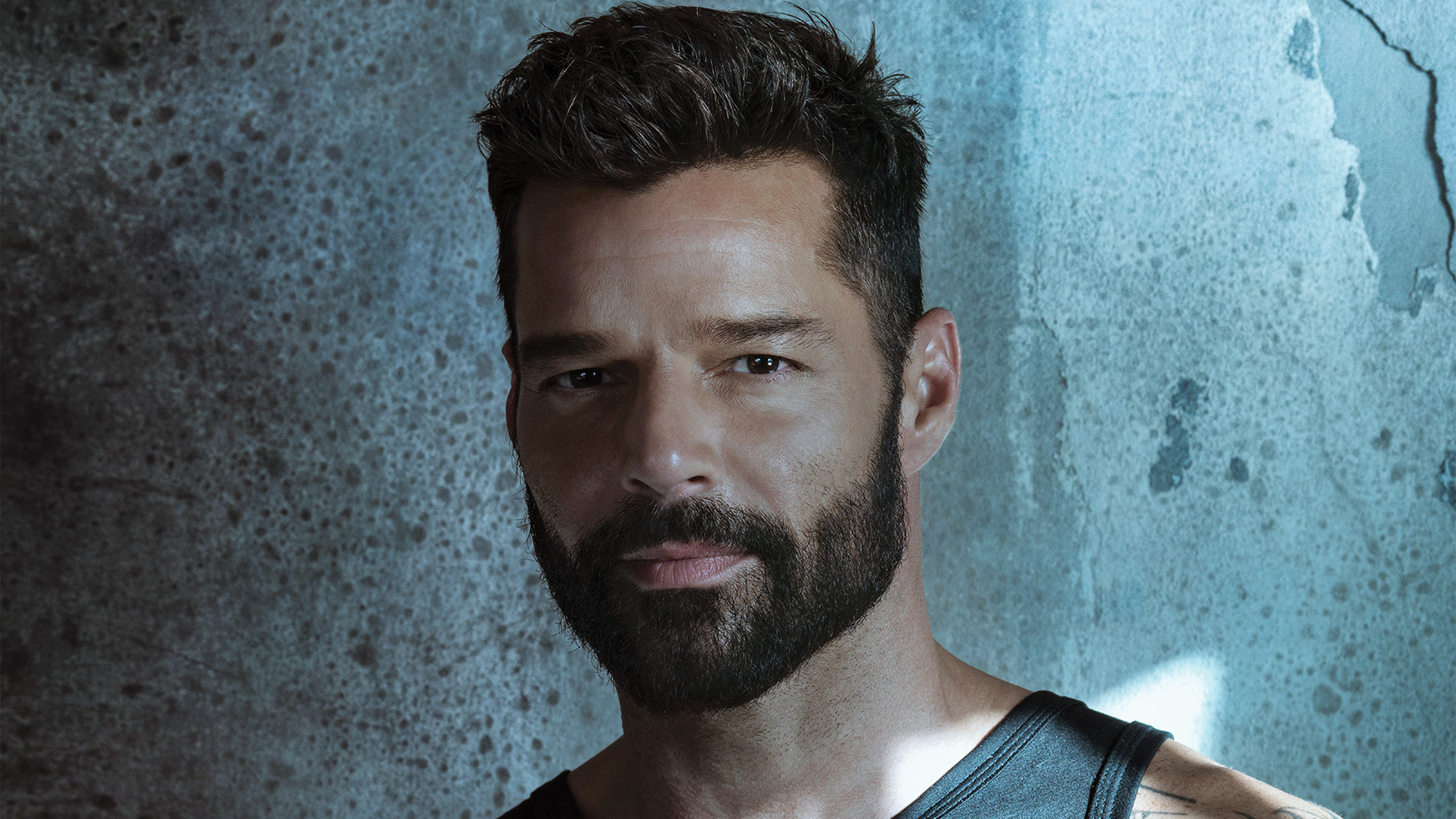 Ricky Martin estrena su nuevo sencillo y video «Tiburones»