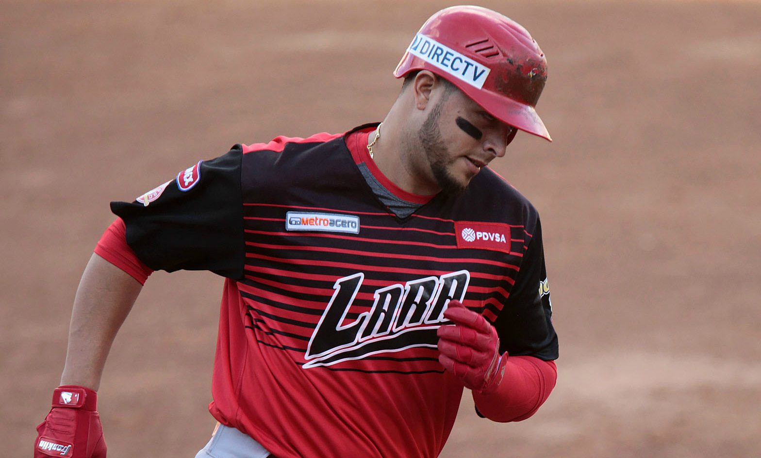 Lara tomó ventaja en Valencia con inning de seis rayitas