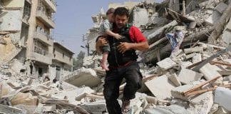 Padre e hija que jugaban a reírse de las explosiones de las bombas lograron huir de la guerra en Siria