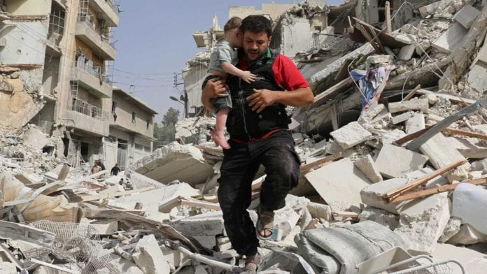 Padre e hija que jugaban a reírse de las explosiones de las bombas lograron huir de la guerra en Siria