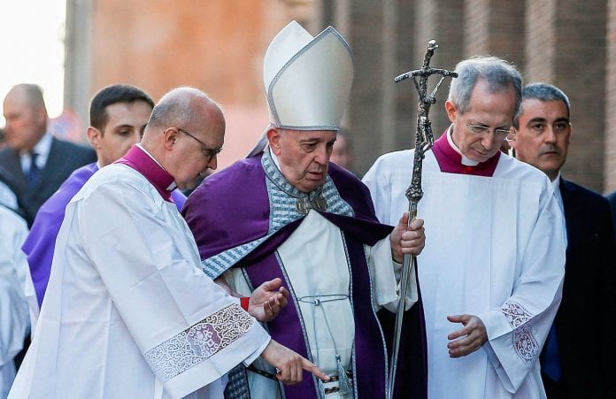 Papa Francisco se resfrió y canceló misa en medio de la creciente preocupación en Italia por el coronavirus