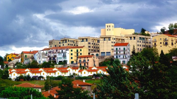 Ciudad italiana busca tener más residentes con nueva estrategia