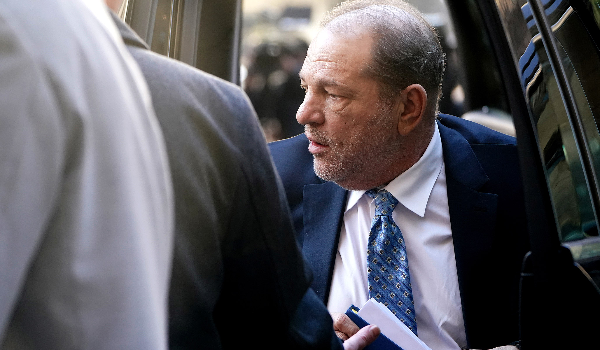 Trasladan a Harvey Weinstein a un hospital por palpitaciones cardíacas