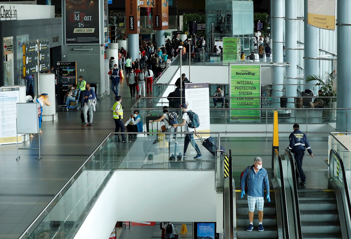 Argentinos protestaron en el aeropuerto de Bogotá por no poder viajar