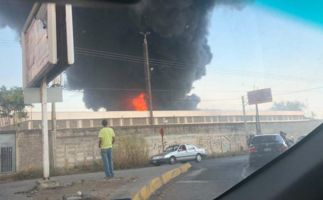 Reportan nuevo incendio en los galpones del CNE en Filas de Mariches