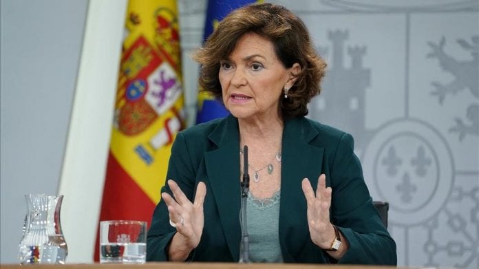 La vicepresidenta española dio positivo por coronavirus
