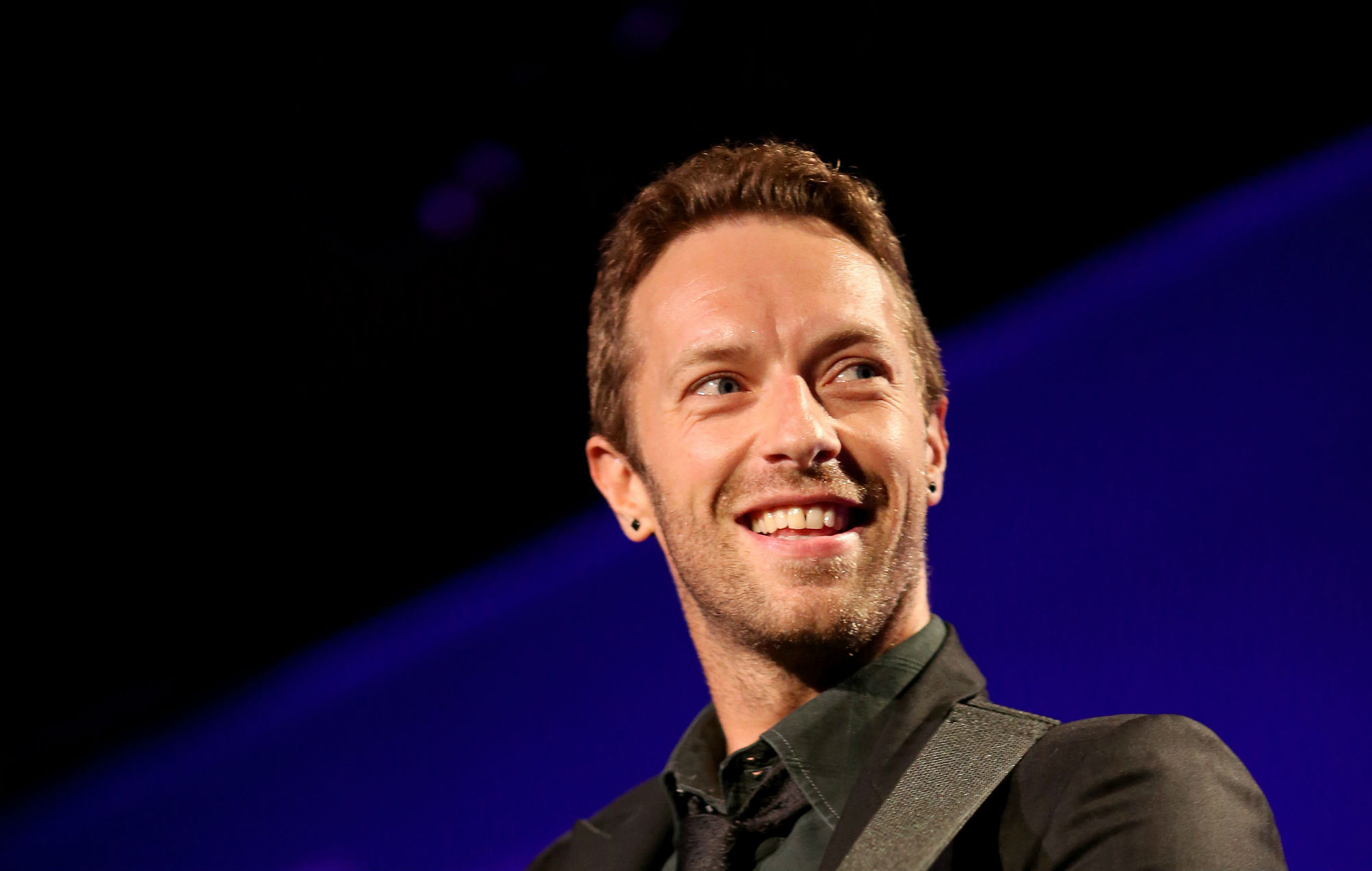 Chris Martin da un concierto en streaming desde su casa