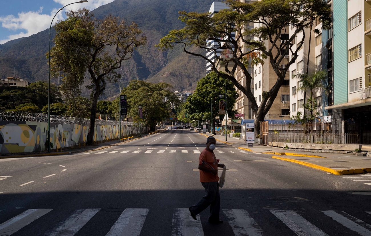 Autoridades piden a habitantes de Caracas que se confinen en sus hogares