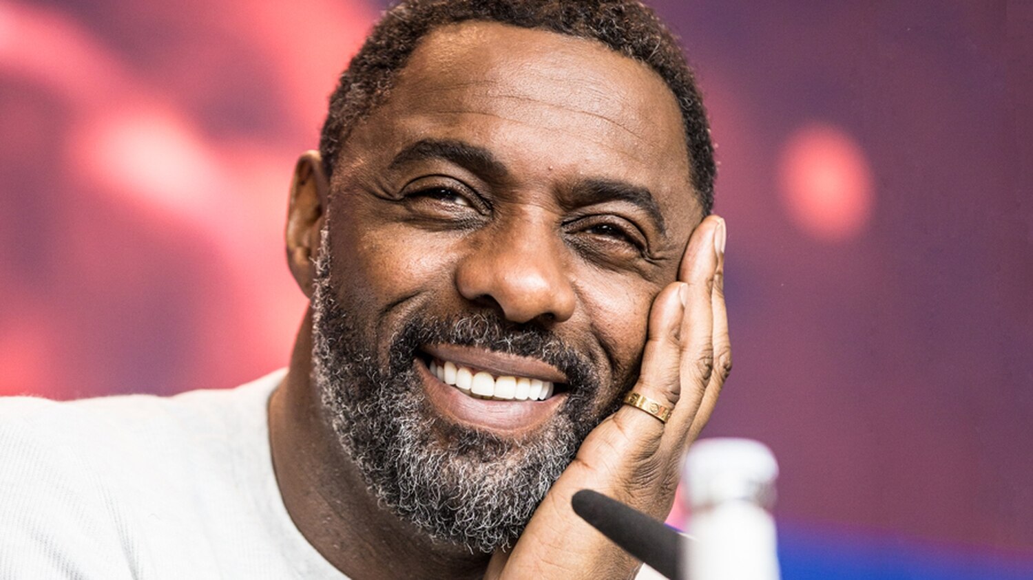 El actor Idris Elba da positivo por coronavirus