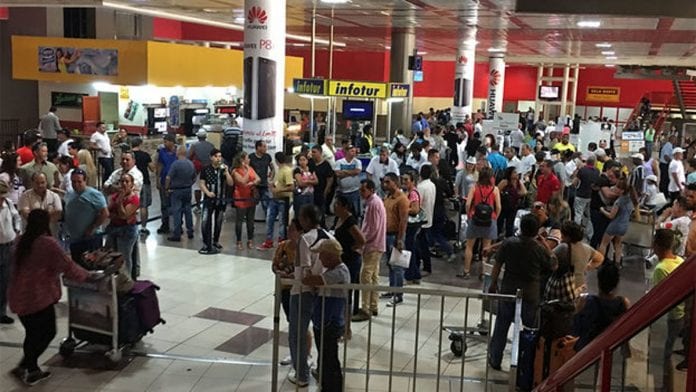 Venezolanos que viajaron de Panamá a Cuba deberán pagar 420 dólares para regresar al país