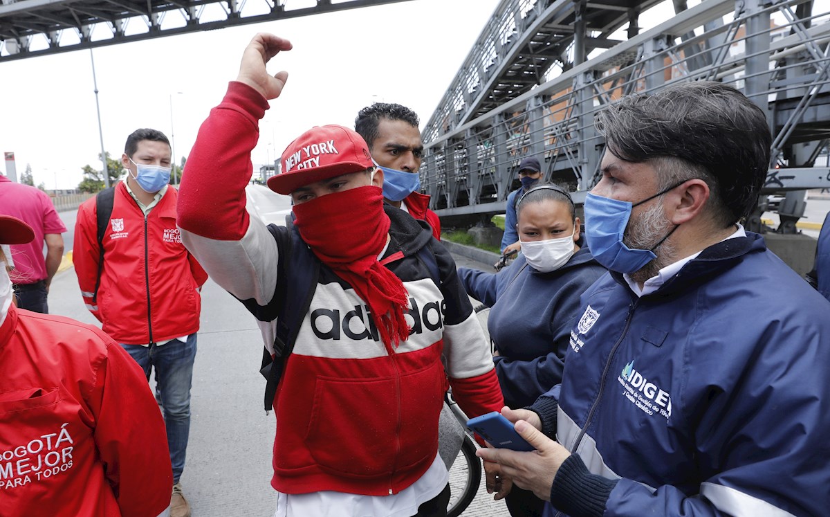 Manifestantes en Colombia denuncian que no han recibido ayuda contra el coronavirus