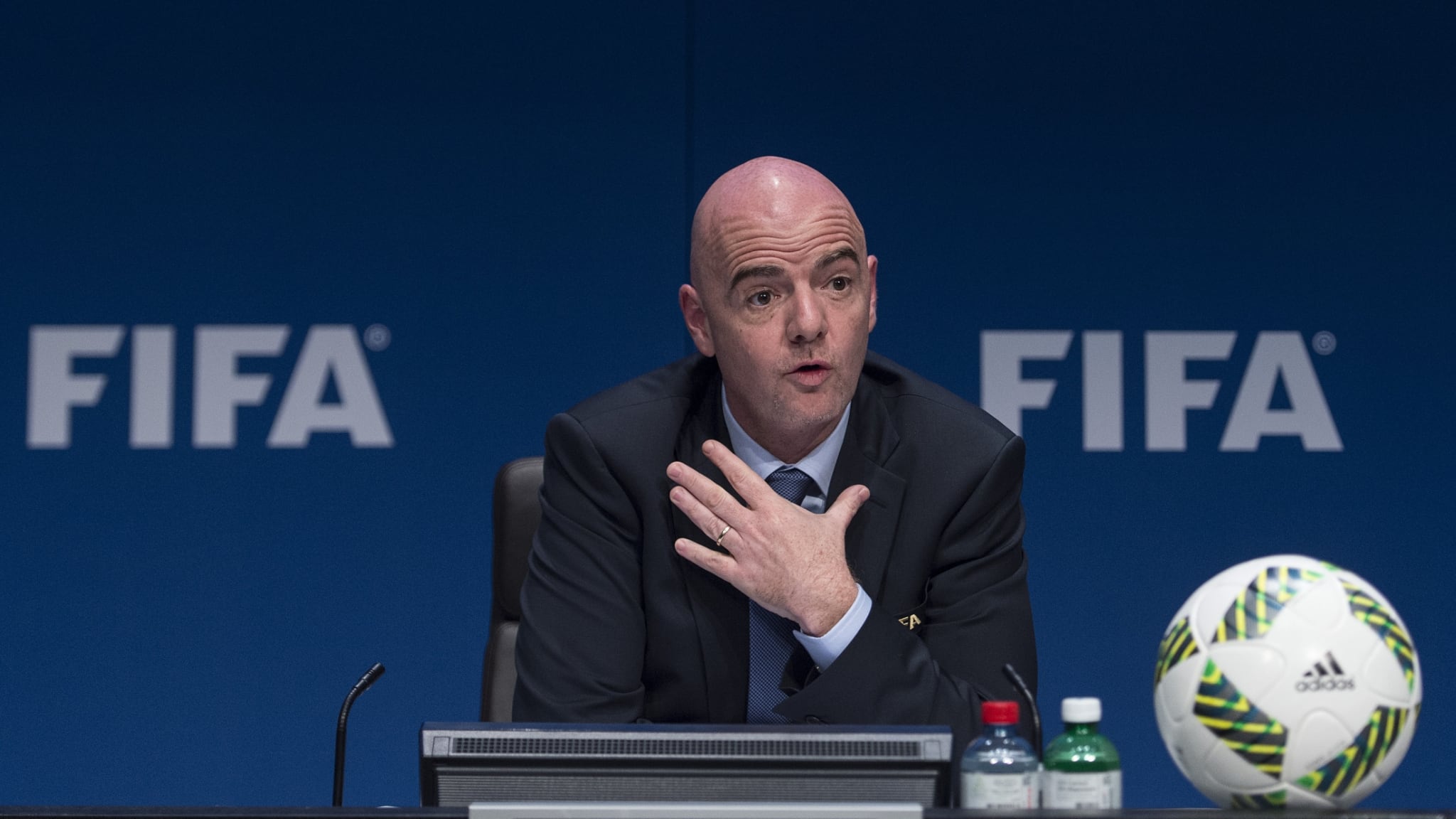 Infantino afirma que ningún partido de fútbol vale más que una vida