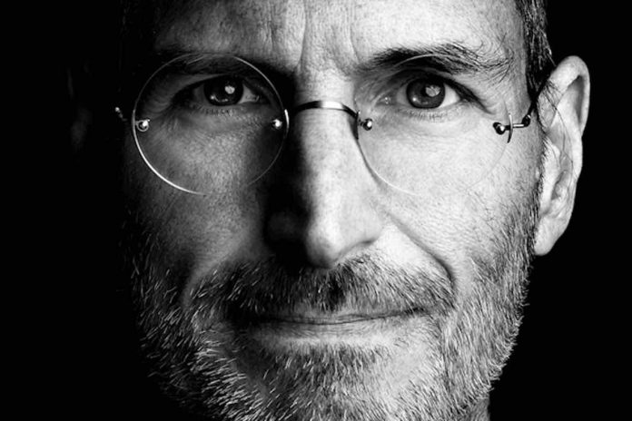 Steve Jobs pasó de trabajar en un garaje a ser millonario