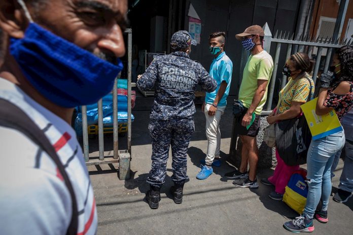 La espada de Damocles toma forma de control de precios en Venezuela